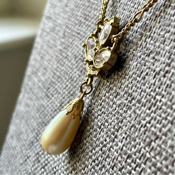 1928 JEWELRY CO | Vintage | Faux Pearl Drop Clear Rhinestone Y - Shape Necklace - Picture 7 of 16